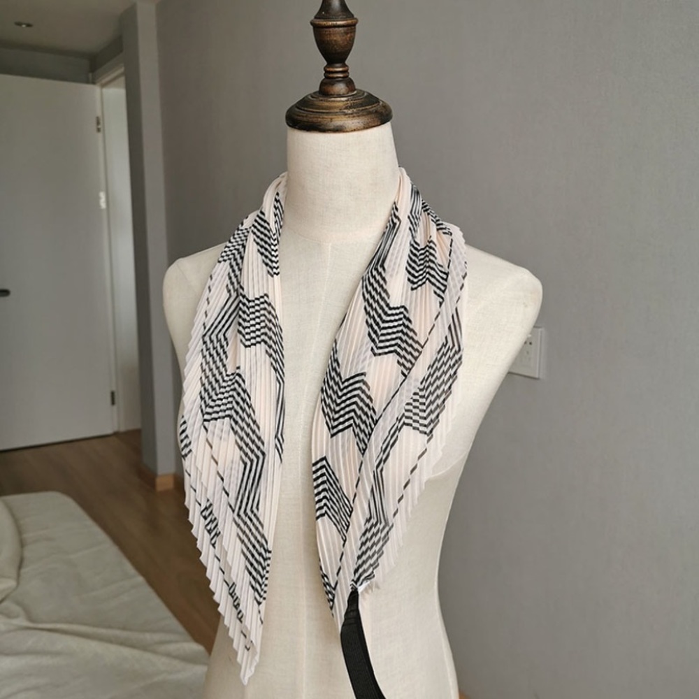 💕LAST One Elegant Black and White Wave Scarf - Picture 4 of 8
